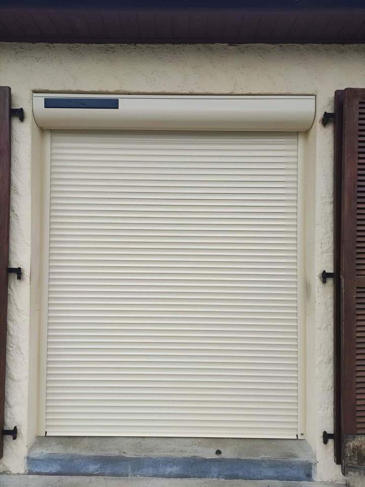 Pose de volets roulants BRIOLLAY