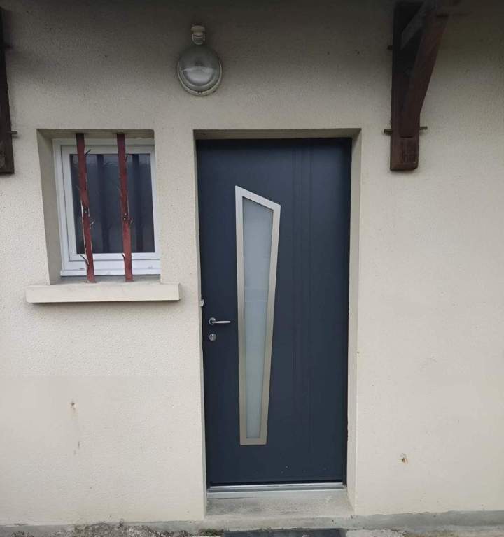 Porte aluminium sécurisée BRIOLLAY